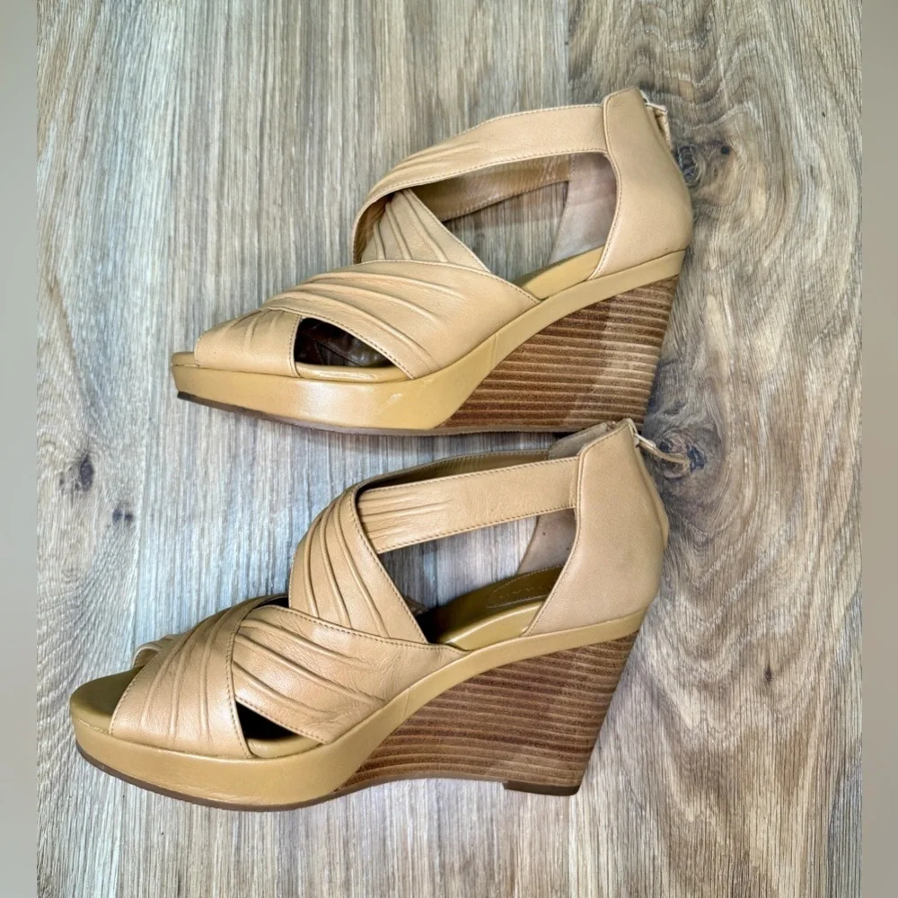 Cole Haan Women’s 8.5 M Tan Brown Leather Platform Wood Wedge Heel Sandals - EUC